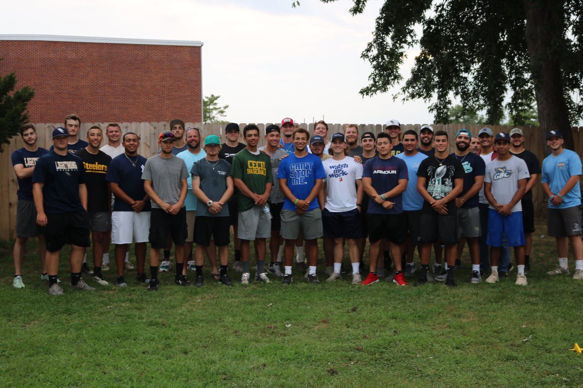GBC_Baseball's tweet image. Great night spent as a family at @TRiley25 house for our annual cookout #LightningLife #FallKickoff ⚡️⚾️
