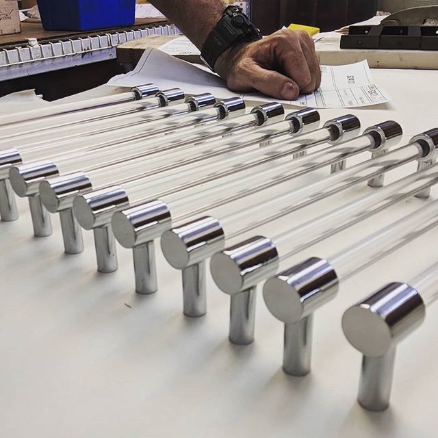 RajackHardware's tweet photo. RAJACK RJ707 Cabinet Pull
8-00"L x 1-1/2" projection
3/8" main bar
5/8 dia Cup Hold
3/8 dia posts

Pol Chrome &amp; Acrylic https://t.co/TSDazu4jNi https://t.co/jEdzsbyAgl