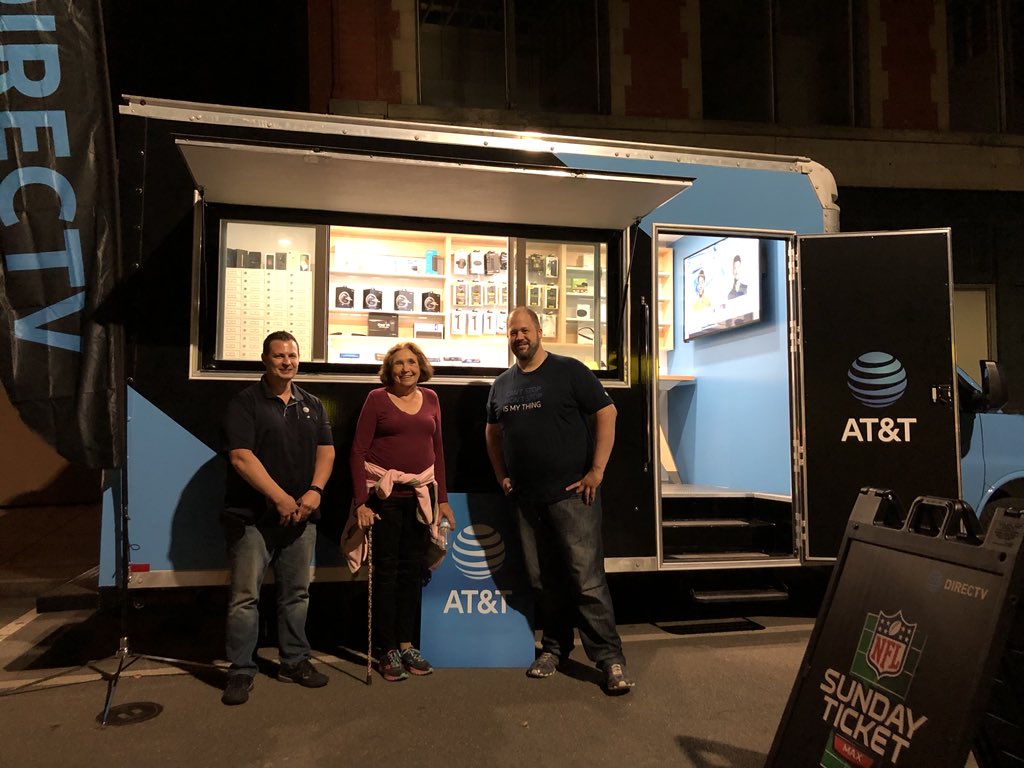 folk_bill's tweet photo. Making things happen with this awesome crowd @lumafestival @batchad learning the ropes team work DTV Premium another happy customer @Kthompson0313 @Cooley1324 @marcellobenny @MarcellaD_NY @SergeyMak8 @gonty_13 https://t.co/ScgX1bXaUS