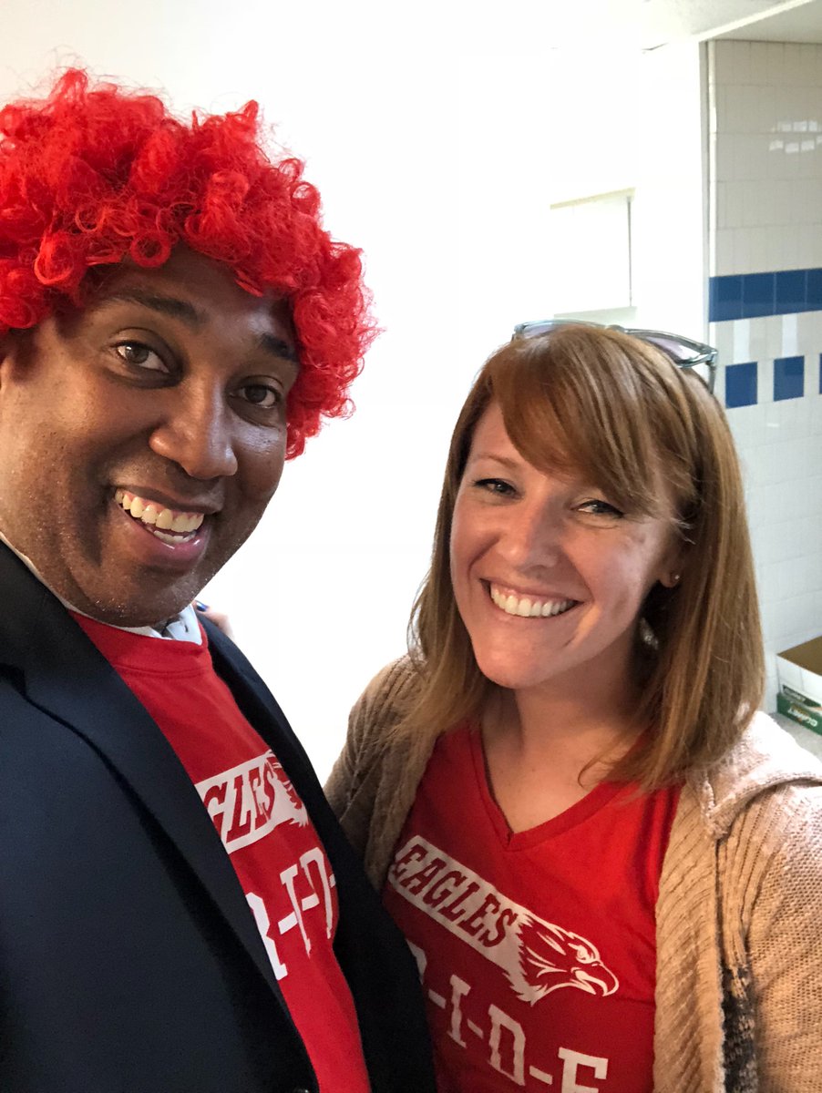 Fun spirit filled times with my Dartmouth friends
@teedydub <a href="/standridgeteach/">Cassandra Standridge</a> 
#usdlearns #dmseagles