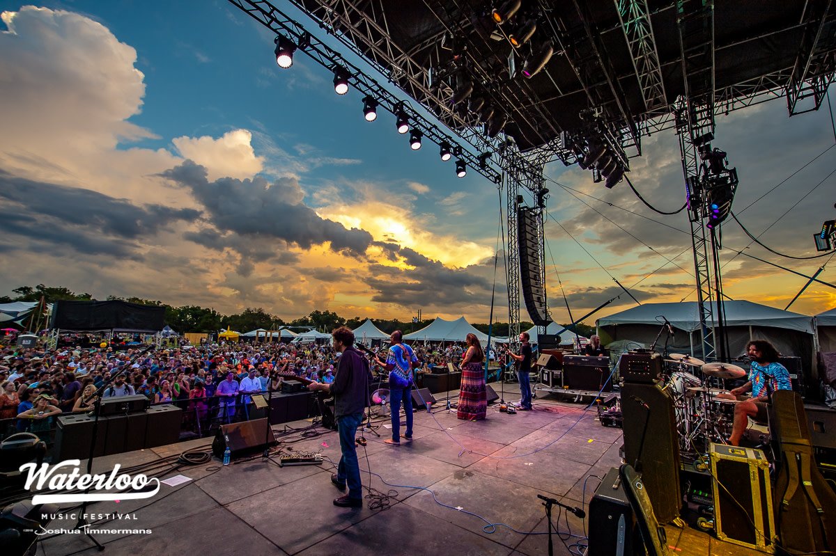 waterloomusfest's tweet photo. Oteil brought all his friends, plus this beautiful crowd. ππ Now, @GibblesArmy, @SCI_Official and @TAUKband. Get out here! π https://t.co/2qXVMLfDH9 #waterloofest https://t.co/WZTP1vYPZE