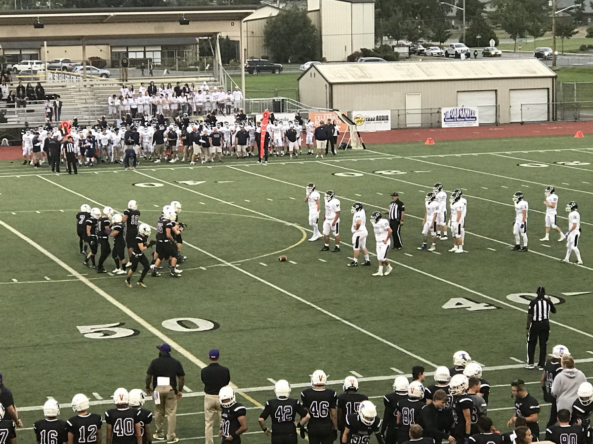 crueger4real's tweet photo. Friday Night Lights in Sumner, WA #go40 Sumner vs Oly https://t.co/yVClr2fedY