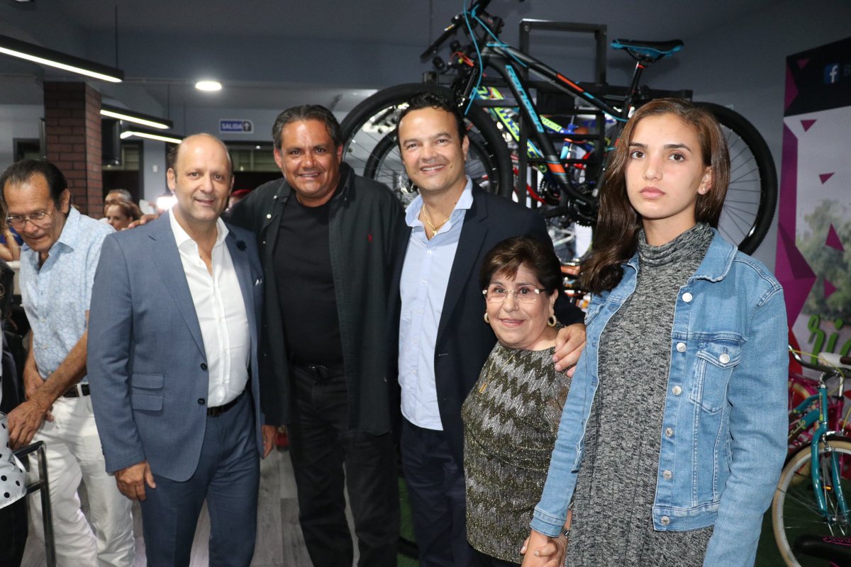 ticogomez73's tweet photo. Felicito al empresario Adán Diaz Félix y a su distinguida familia por la apertura de la empresa #BiciMundo en la zona norte de #Oaxaca capital.
@bicicletasbicim https://t.co/tss9r3Rxde