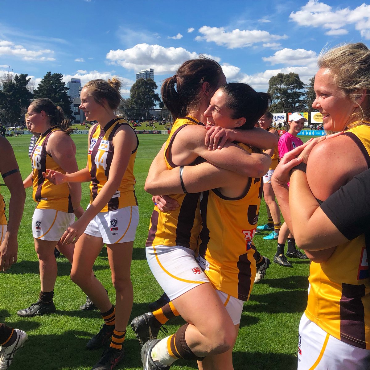 HawthornFC's tweet photo. GRAND FINAL BOUND!!! 😍😍🙌🙌

#SpectemurAgendo https://t.co/itaQvM1d1K