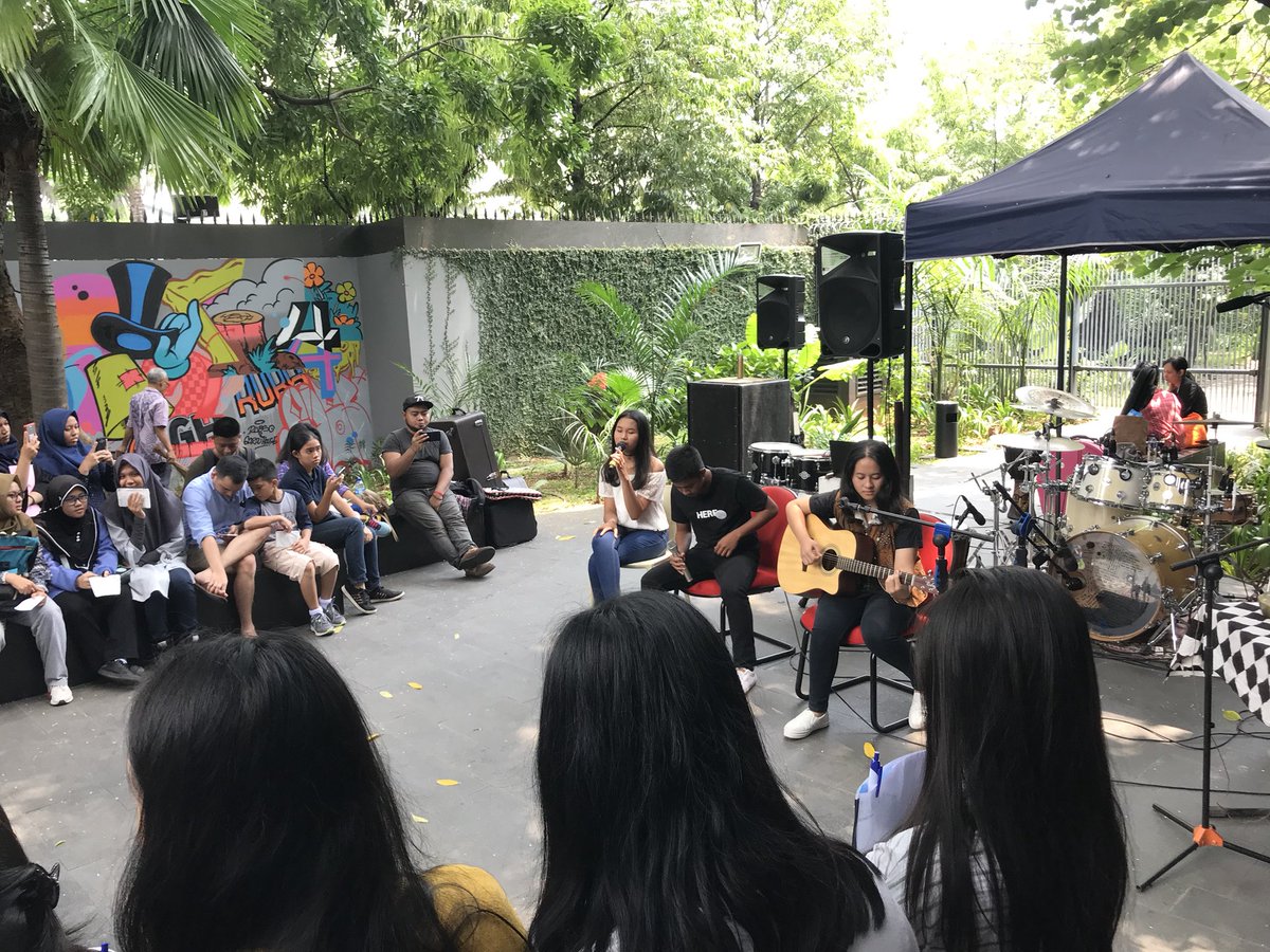 marc_piton's tweet photo. Portes ouvertes dans tous les instituts français d’Indonésie ce samedi 8/09. Selamat datang ! #OpenHouseIFI #PorteOuverteIFI https://t.co/5GyWTFQAiZ