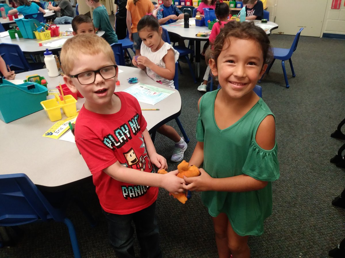 MayerFirstGrade's tweet photo. Spreading kindness starts right away! #GSDfirstday2018 #parsonsSpark #gameon2018 https://t.co/huRk2FKomm
