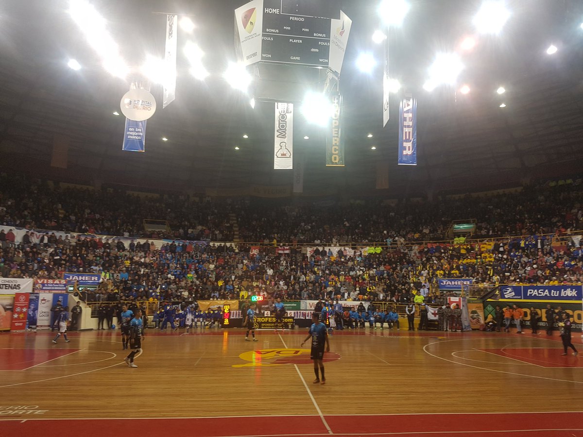 Pedro1Reinoso's tweet photo. Lleno total en el #JeffersonPerez en el #MundialitodelosPobresCuenca 7.000 personas observan la jornada final #Catolica #Splendid1040 https://t.co/RJcXE38DOw