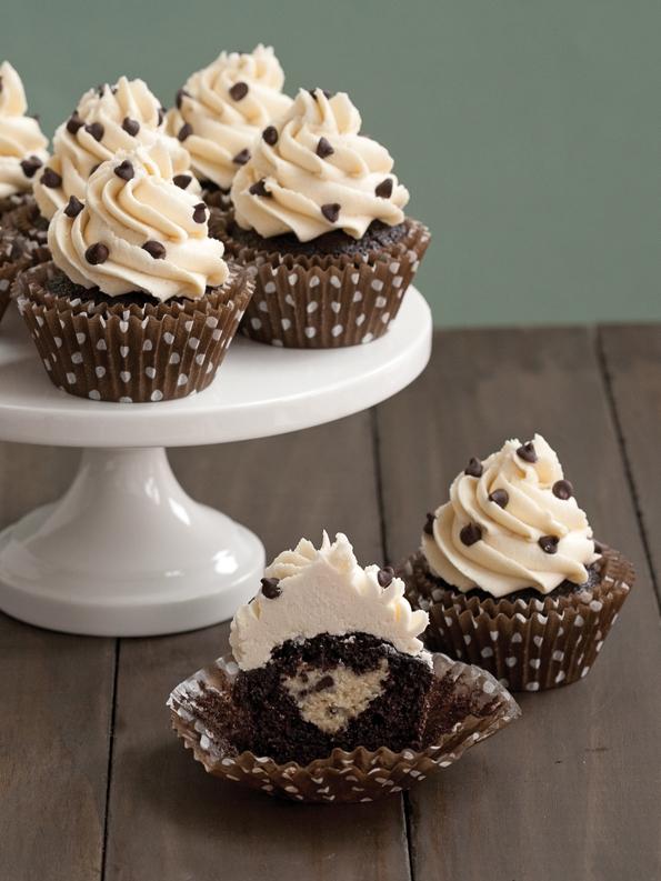 CookingChannel's tweet image. There's cookie dough INSIDE these cupcakes. 
Dive in before a new #CupcakeWars, at 11pm ET. 

cooktv.com/2CvgKvK