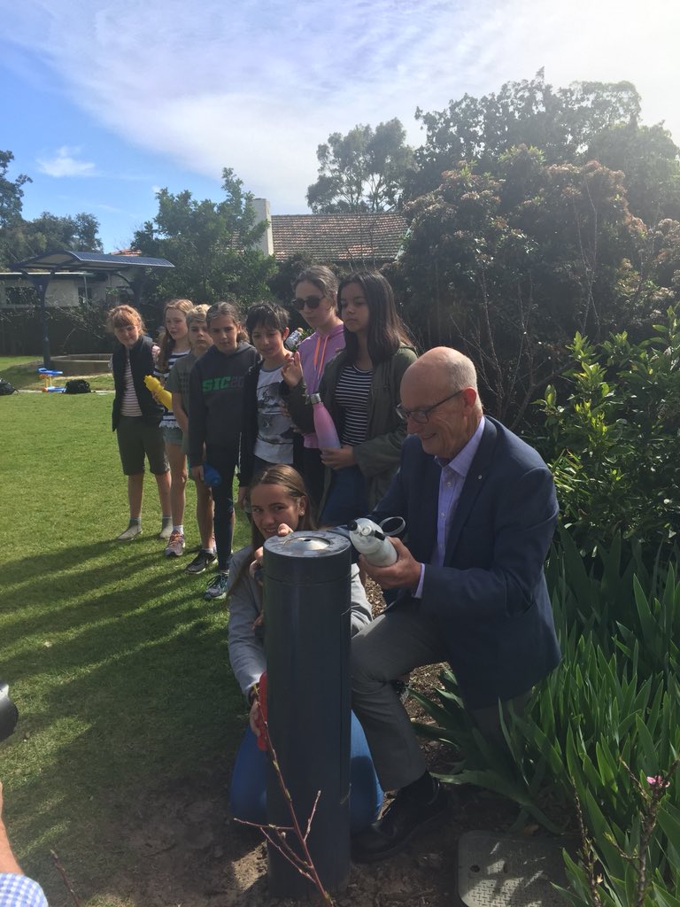 janeyrusso's tweet image. Morning in the park @UnleyCouncil #DrinkingFountains #PBAFree #MichaelHewitson