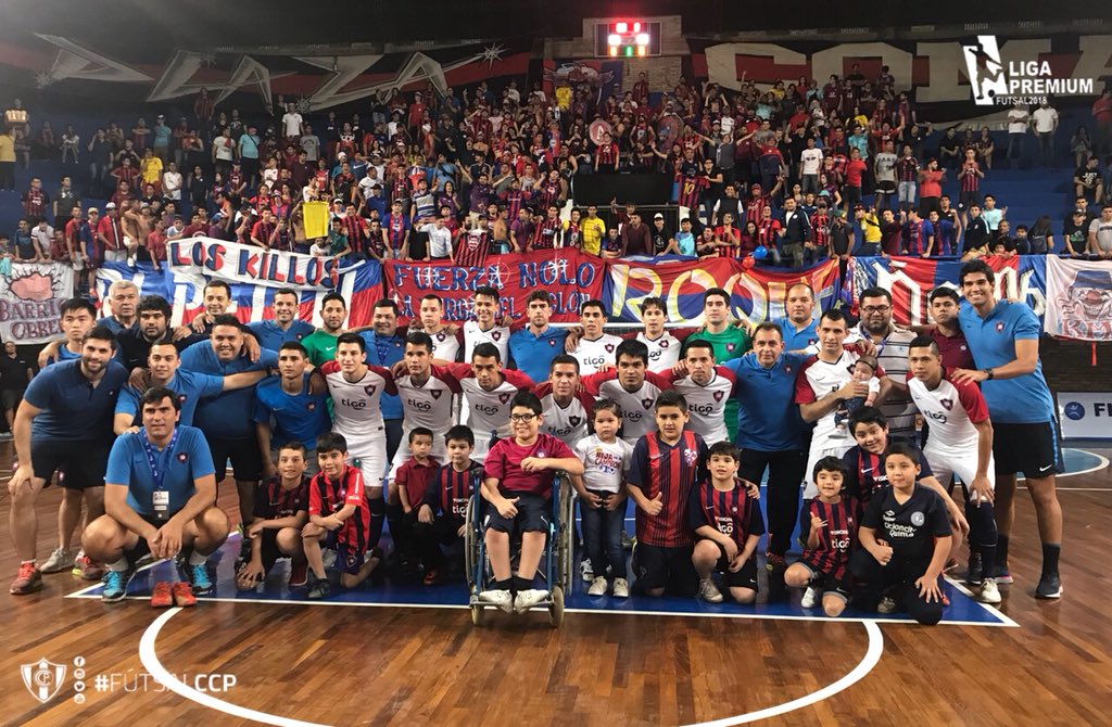 CerroFutsalFIFA's tweet photo. #CERROFUTSALFIFA
CERRO PORTEÑO TETRA CAMPEÓN

#CerroPorteño 4 - 1 #SportColonial

#CerroSomosTodos 🔴🔵
#LigaPremium2018 #Final #Vuelta https://t.co/DHJYlsFAnE