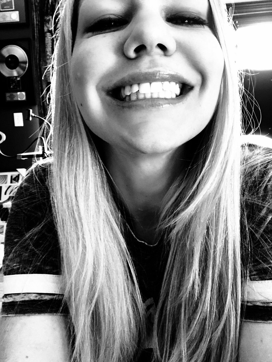 karikimmel's tweet photo. Me ... going crazy in the studio. #toomanysongsnotenoughhours #inmycave https://t.co/EqjO9ZsLoc