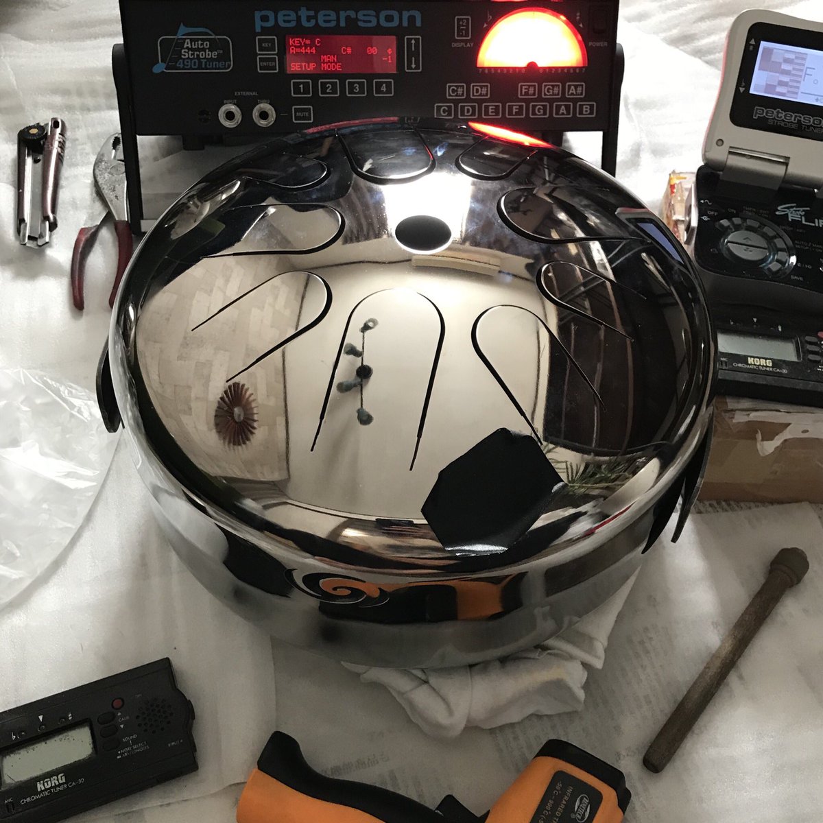 GANKDRUM's tweet photo. 2台のGANK wingが完成しました。
昨日の磨き疲れが増し、さらに腕パンパン 泣
S様、大変お待たせいたしました!
#GANKwing #healing #528hz #432hz #ピーターソン #perterson #ストロボチューナー #調律 #癒し楽器 https://t.co/8sXfAwdOOn