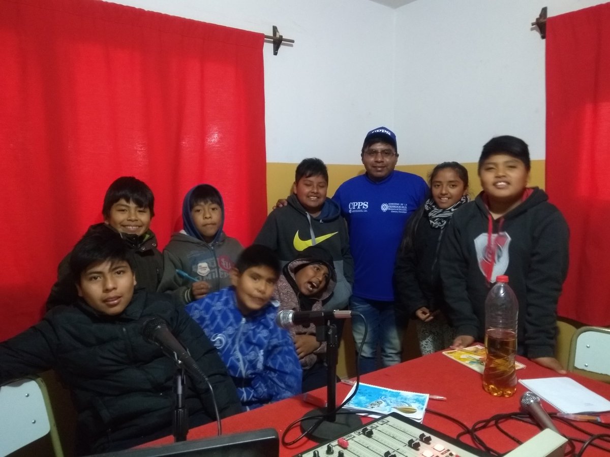 luisyap18's tweet photo. #MareaAzulCAI Escuela N° 4.107 San Carlos CAI N° 31 Compartiendo sonrisa 
#pequeñosperiodistas https://t.co/E225lZMchF