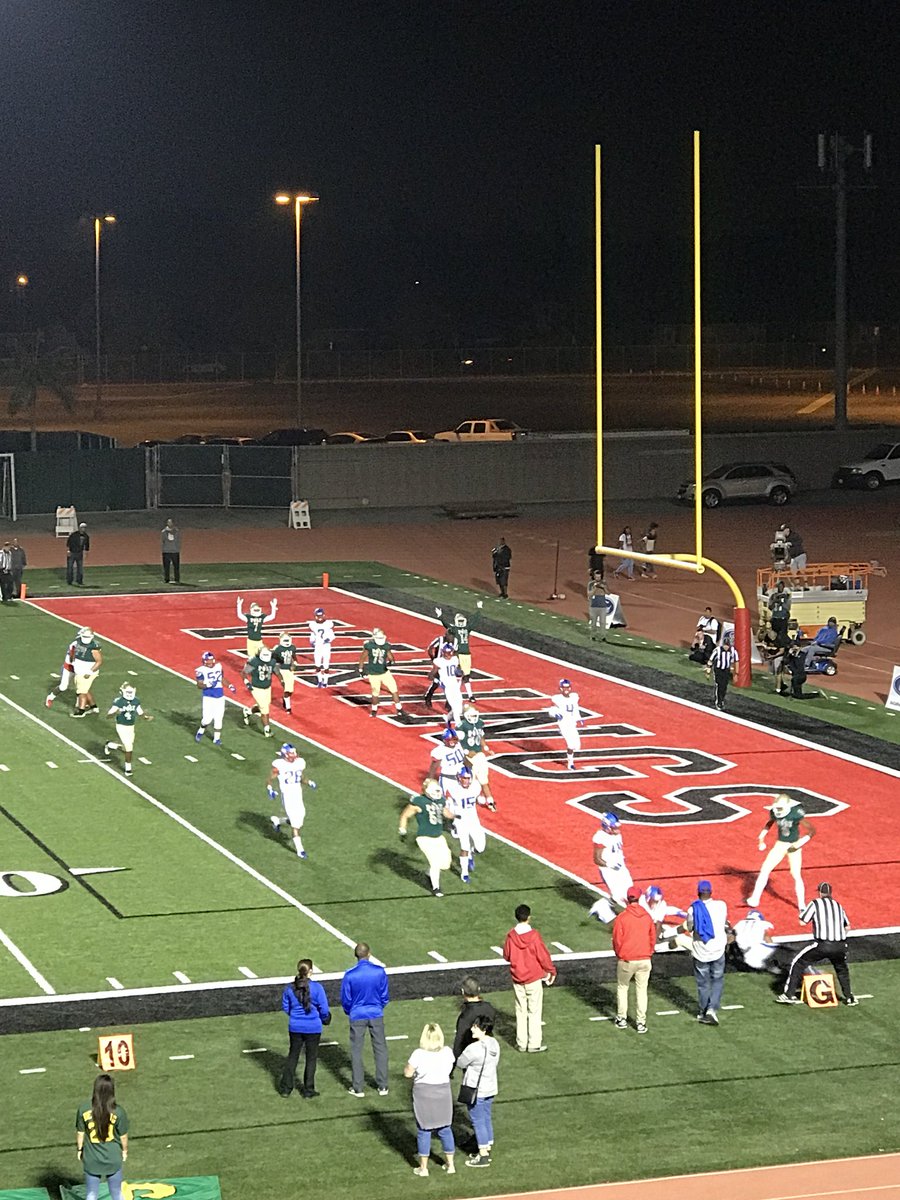 jbaker000's tweet photo. A beautiful Long Beach night for football. Touchdown @polyjackrabbits ! #letsgopoly https://t.co/pnsemE9ajB