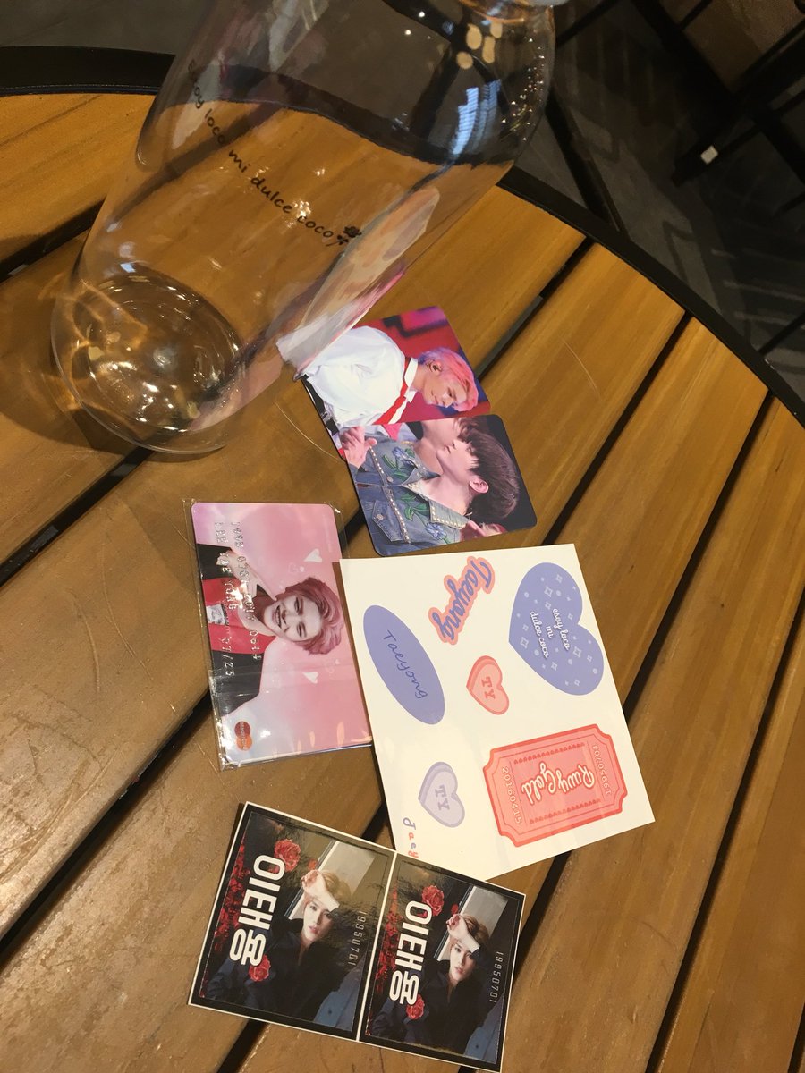_dewi9o's tweet photo. 썸머 키트 보틀이 잘 받았습니당~ 싱가포르에 가져올 것이욤 。・°°・(＞_＜)・°°・。

정말 감사합니다 @RG__TY님~ pvc카드 너무 귀엽고 스티커도 너무 귀여웡 >_< 💕 

@xuxiest thanks again  😘💚😘💚😘💚 정말 수고해써욤 ㅅㄹㅎ ㅋㅋ https://t.co/i9yni6eKrw