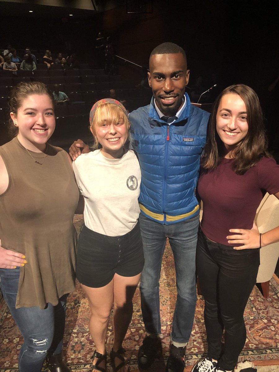 melthehatgirl's tweet photo. more importantly i got a pic w @deraysvest even tho i look like a drenched rat from running thru the rain twice https://t.co/2f4LMLMA7n