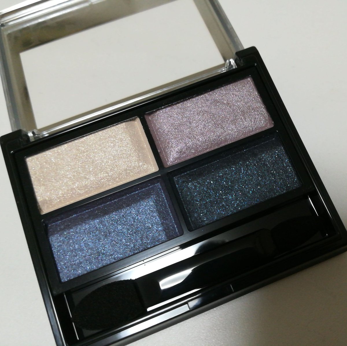 てん Twitterren かわいい 黒シャドウに青ラメ流行りなのかな Addictionのパレットにもあったような リンメル T Co Weeffuuzsa Twitter