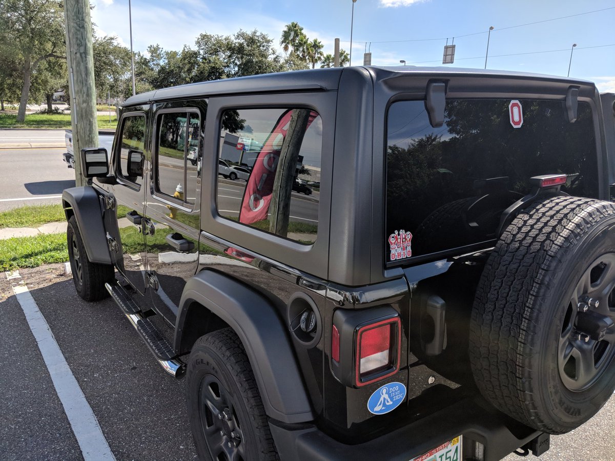 AutoStylesInc's tweet photo. Our techs installed aftermarket step bars and Madico's "Black Pearl" ceramic window film, in a 20% shade, for added uniqueness. #AutoStyles #TeamAutoStyles #LoveFL #VisitClearwater #Jeep #jeepwrangler #wrangler #jk #4x4 #TampaJeepKrewe #Tampa #TampaBay #Thursday #FridayFeeling https://t.co/XxtRKrl2b6