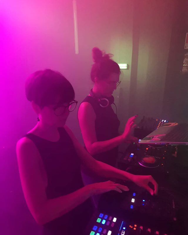 sonideromandril's tweet photo. De @motokiatu poniéndo sabor @veinn & Savannah aka @rapatita
#FEMBASS - #PsicosisTropical
.
#MadridEsTropical #TropicalBass #AfroBass #Psicomol #MoviendoLasCaderas #Club #NochesDeMadrid #Fiesta #Tropical #Planazo https://t.co/wBZ66vGQHr https://t.co/F9sGv8x80O
