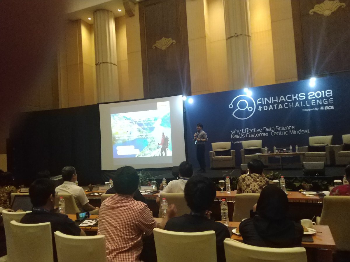 Roadshow Finhacks 2018 #DataChallenge Yogyakarta DmisNWhU0AIB d6