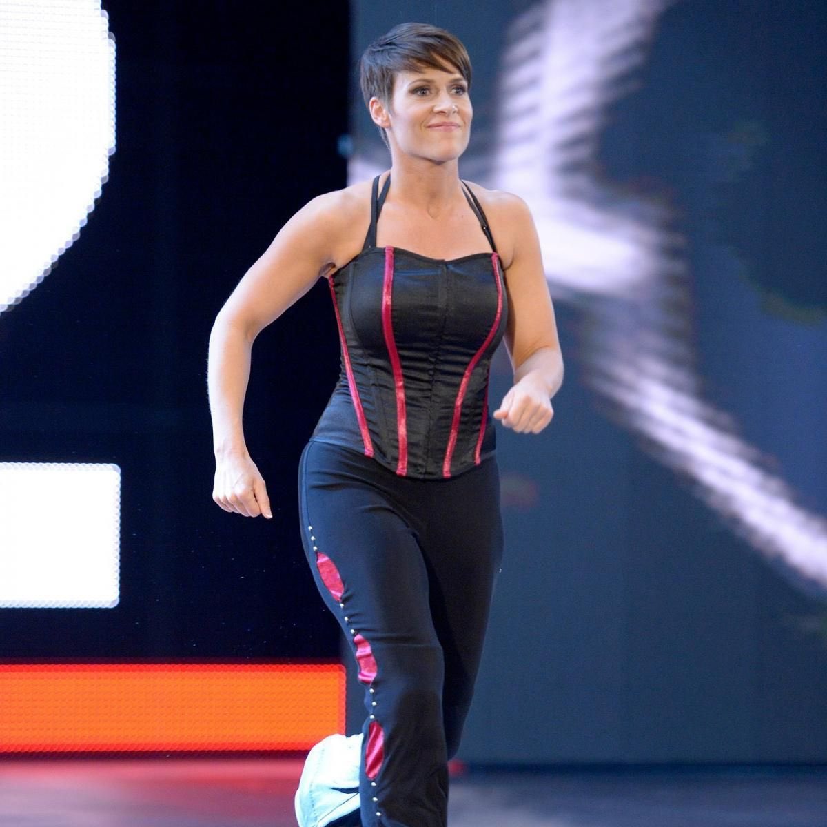 Happy Birthday to former WWE Superstar Molly Holly, who turns 41 today! {   