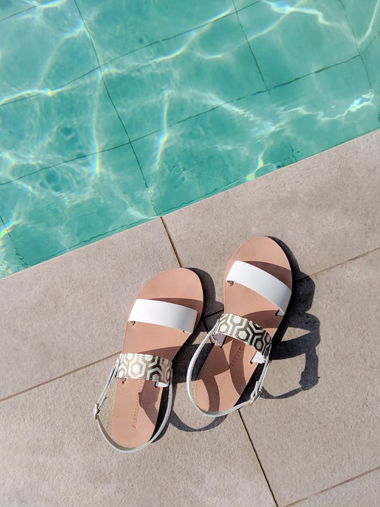 Poolside essential 💦☀Our <a href="/alasia/">alasia</a>.lifestyle x <a href="/mischahq/">MISCHA</a> Plato Sandals in Champagne #jetsetmischa 
mischadesigns.com/collections/al…