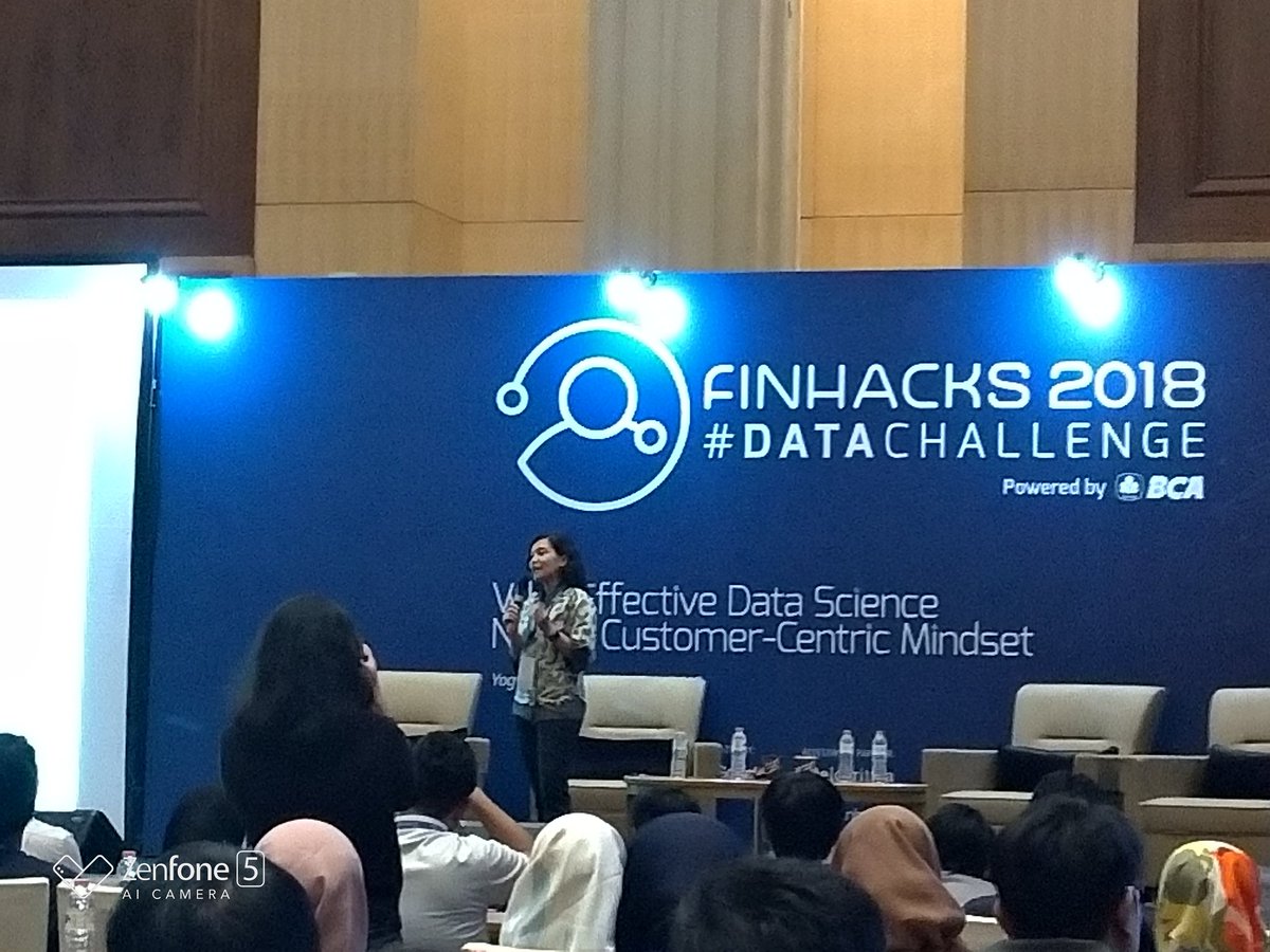 Roadshow Finhacks 2018 #DataChallenge Yogyakarta 4 DmiwF7yU4AA4vf2