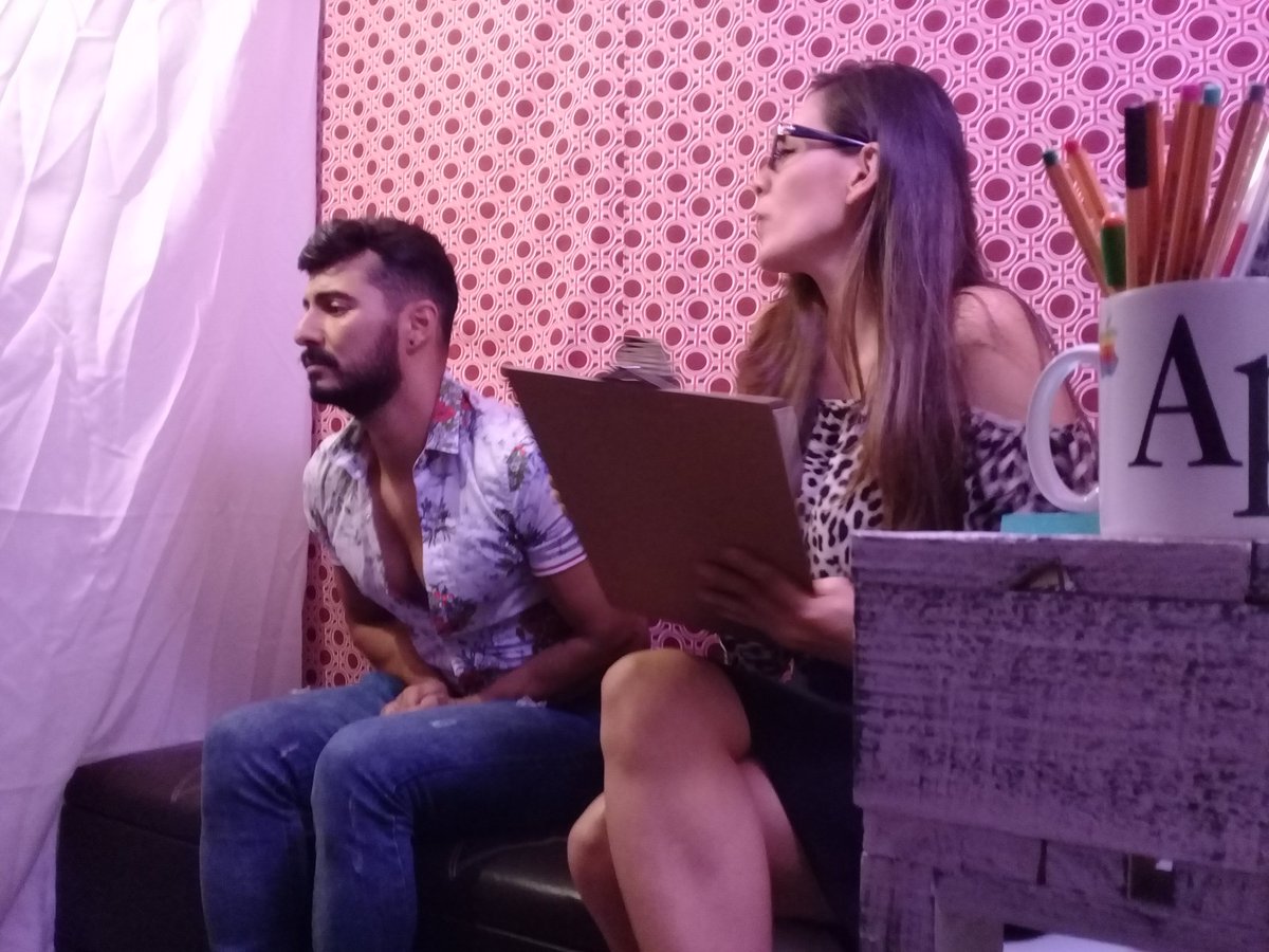 VamosAlTeatr0's tweet photo. @ActuandoAndoMX presenta en  @TeatroEnCorto #Napoles 

#CristóbalCondón. 

Una comedia de @usecheu, dirigida por @Dioni_1, con las actuaciones de #AndukaMuñoz y #AarónFonseca, 

bajo la producción de @ValenRojas2 https://t.co/UvDuCxS3uk
