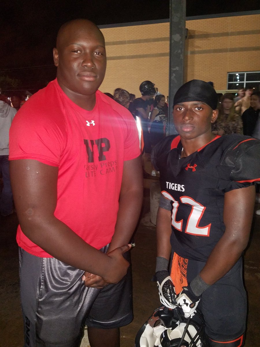 kenean_caldwell's tweet photo. It's a family affair!!
#64 #OGTIGERS
#22 #NormanTigers https://t.co/ZjdWINmayP
