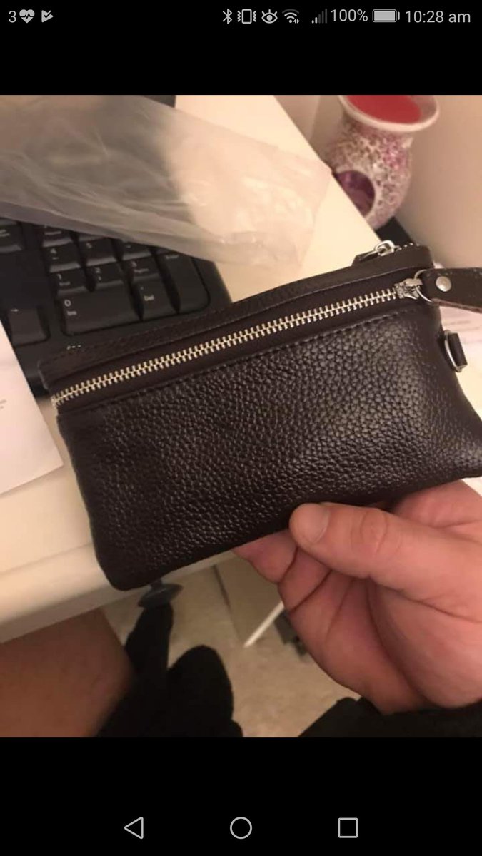holliethomas91's tweet photo. This is what happens when you online shop and use Groupon. 
Lack of customer service not interested at all. Supposed to be a birthday present but I wouldn't dream of giving this to anyone. How can they even think this is the same product @Groupon_UK #groupon  #wasteoftimeandmoney https://t.co/q2gLvEGDc9
