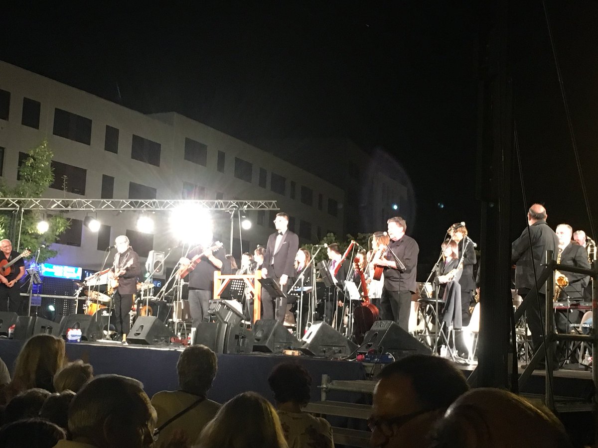 Anoche disfrutamos del concierto del #NuevoMester y <a href="/bandadecoca/">Banda de Música de Coca</a> en #NuevaSegovia en una plaza abarrotado de segovianos que bailaron y cantaron ante la fusión de la buena música. Genial 👏👏👏 <a href="/segovia_es/">Ayuntamiento de Segovia</a> por la iniciativa