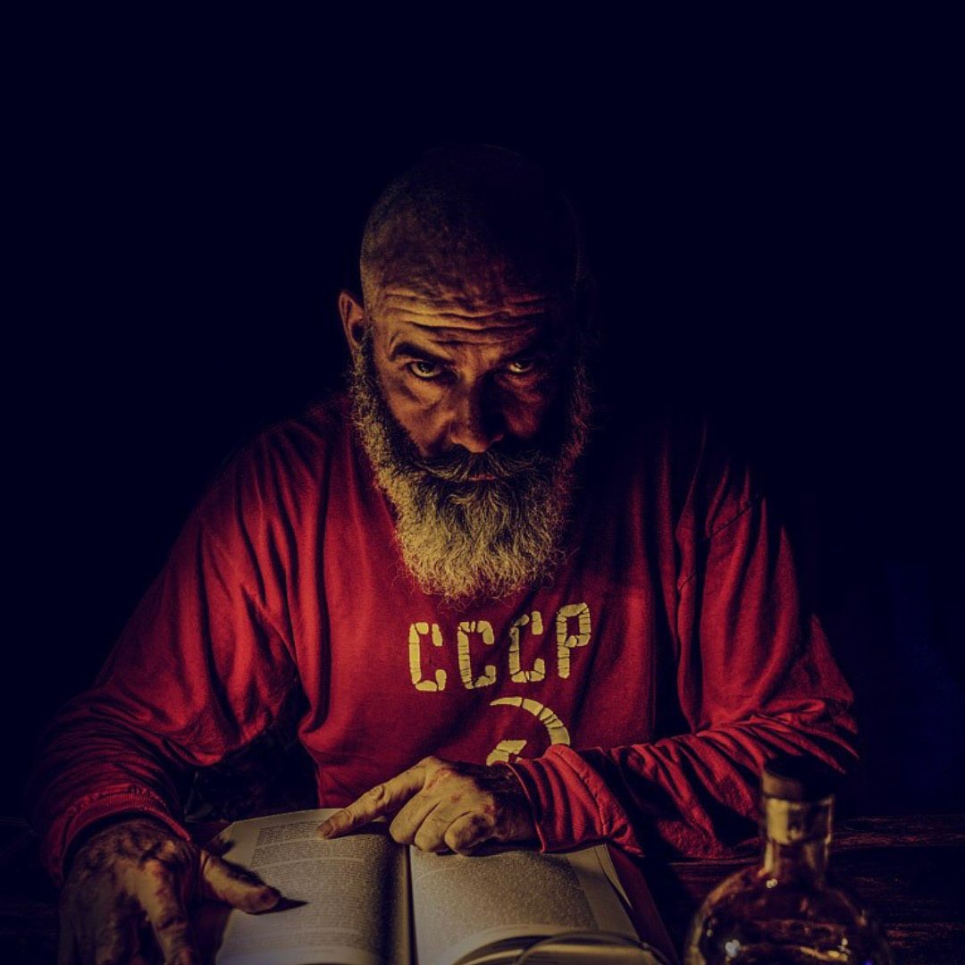 GreenmanPhotos's tweet photo. Ah been an gawn an done me a self portrait a while back as I needed a profile pic. #Selfie #selfportait #portraiture #grumpylooking #bearded #beardywierdy #greybeard #spooky #atmospheric #moody #photography https://t.co/xn56PCsnS6