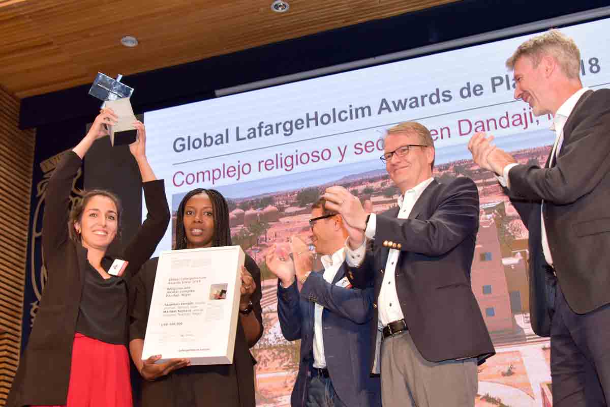 “Championing artisanship, tradition and sustainability” #LafargeHolcimAwards Global Silver winner – Legacy Restored in Niger by <a href="/YasamanHEsmaili/">Yasaman Esmaili</a>, studio chahar (Iran) &amp; Mariam Kamara @ateliermasomi (Niger) bit.ly/2wTklhM