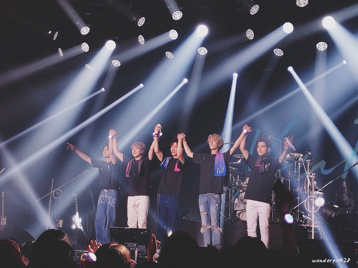 _blueflavored's tweet photo. criES MY BOYS!!!! ITS BEEN THREE YEARS!!!! THREE WHOLE YEARS OF BOPPIN MUSIC, AMAZING TALENT, AND AWESOME MEMORIES!!! I’VE STANNED SINCE THE BEGINNING, AND I DON’T PLAN ON STOPPING ANYTIME SOON 💞💓💖💗💘
#Happy3rdBirthDAY6 #3YearsWithDAY6 #HappyDay6Day https://t.co/VRSlNMu0GW