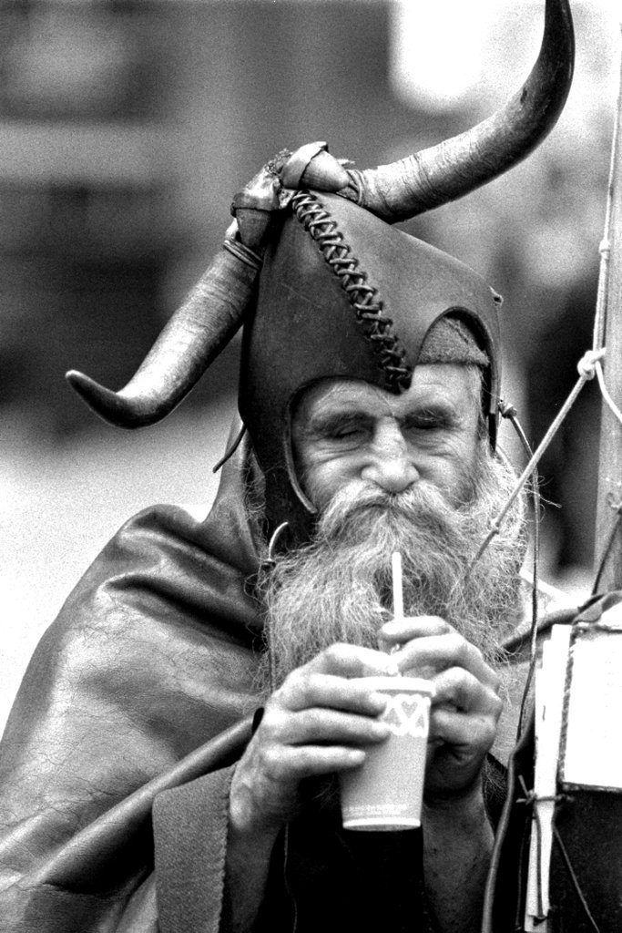 deathbyhibachi's tweet photo. American street performer #Moondog died #onthisday in 1999.

#otd #musician #ThirdStream #experimental #music #teacher #composer #theoretician #poet #author #inventor #blind #snaketime #trimba #Vikinghelmet #LouisThomasHardin https://t.co/SAS5InLjhN
