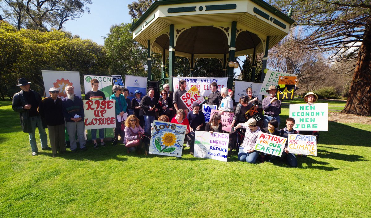 350Australia's tweet photo. Looks like a #solarspill kind of day in #LaTrobe as the community comes together to #RiseForClimate. ☀️ Over 50 actions all around Australia are calling for no new fossil fuel projects and a fast + fair transition to 100% renewable energy. ✊ #fossilfree #climateaction https://t.co/xKWMqUnHIP