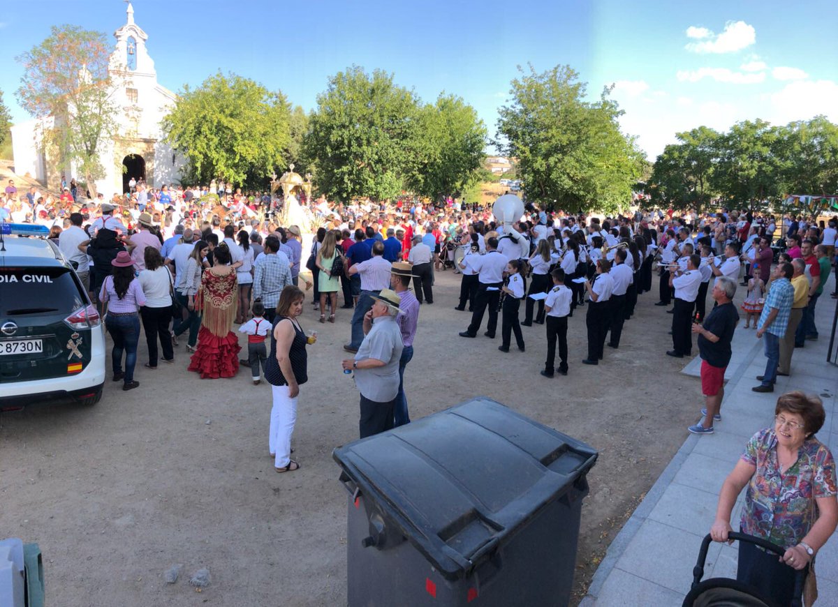 bandapedroche's tweet photo. Día 7 de Septiembre de 2018. Novedad el Amenizar  la llegada en la ermita de la Virgen De Piedrasantas, con motivo de nuestro amigo y compañero como mayordomo, José Cristòbal. Gracias por todas las muestras de agradecimiento recibidas por nuestros vecinos y amigos. https://t.co/ZWNRZvrzte