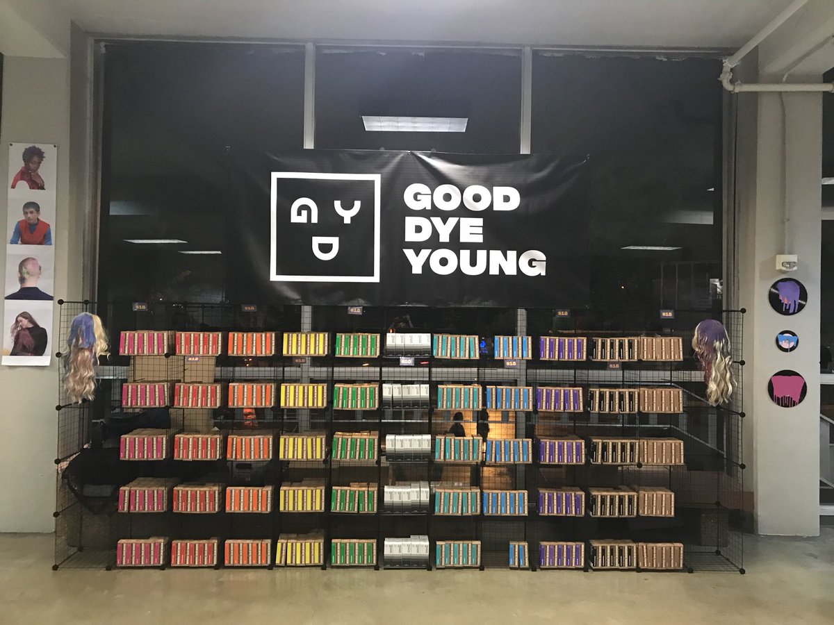 gooddyeyoung's tweet image. Wow. Just wow. Still 🤯 over @paramore’s #artandfriends. Must thank the gals @crownbflo + Local Honey for lending their talents to us 🙏 and massive thanks to all who came out + supported us 🙏🙏Getting to meet y’all in person might be the best thing ever? 🤗🤗