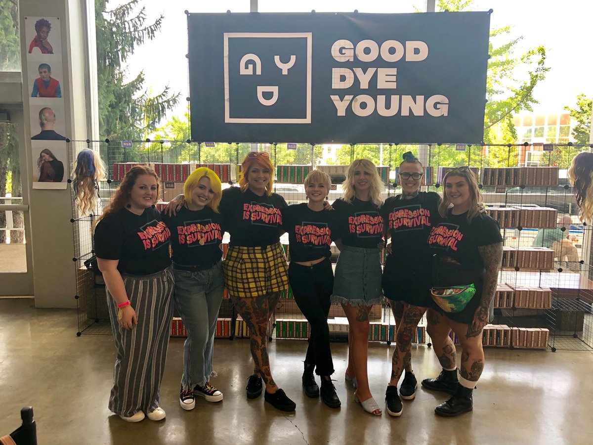 gooddyeyoung's tweet image. Wow. Just wow. Still 🤯 over @paramore’s #artandfriends. Must thank the gals @crownbflo + Local Honey for lending their talents to us 🙏 and massive thanks to all who came out + supported us 🙏🙏Getting to meet y’all in person might be the best thing ever? 🤗🤗