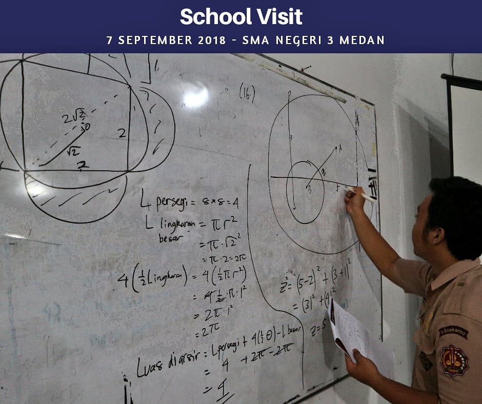 ReadiProject's tweet photo. #SchoolVisit ke SMAN 3 Medan utk sosialisasi matematika dan #Aktuaria. Fasilitator Pak Benny Yong dari @mathUNPAR
Pendaftaran di https://t.co/VN2u8CBpZn
GRATIS tidak dipungut biaya dari sekolah.
#ReadiProject #MathOutreach #WorkshopAktuaria https://t.co/3tWIGmsG19