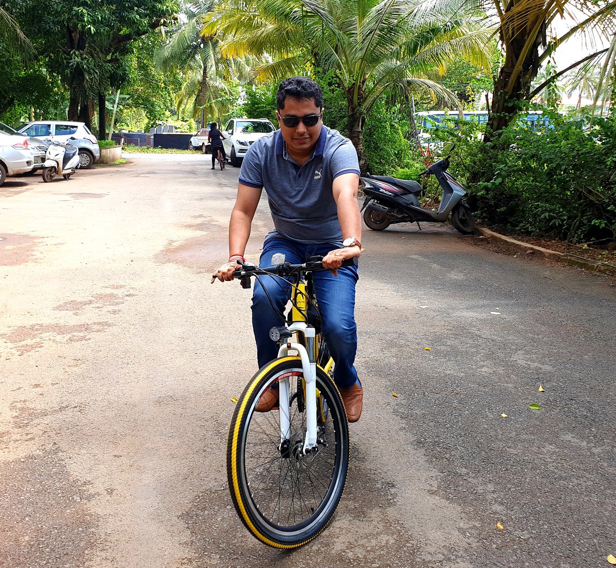 durgadasskamat's tweet photo. For Cleaner & Greener Goa. E- Cycles #Beinghumancycle by @BeingSalmanKhan. Kudos to @goaforwardparty President @VijaiSardesai for promoting E-Cycles in the state. #E-Cycles the way forward. https://t.co/PtOKwmYUtZ