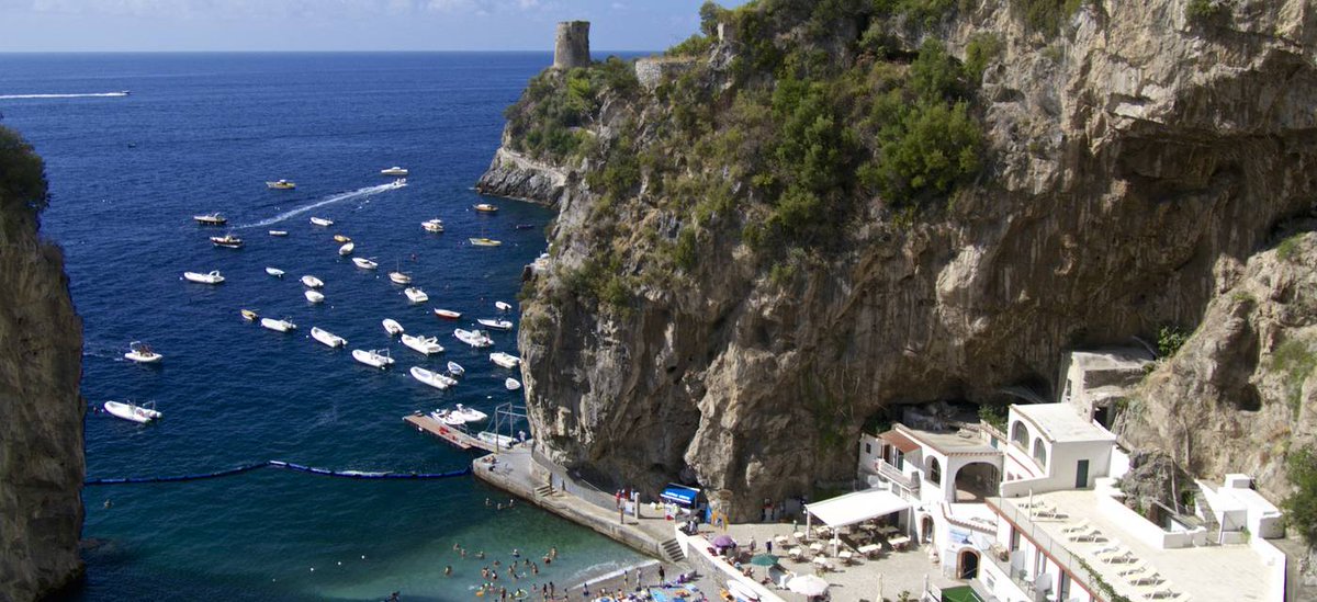 micheleguarino8's tweet photo. ..per #chiNonSa :
Praiano una delle perle della Costiera Amalfitana,
piccolo borgo affacciato su un mare stupendo..
e dove si mangia nà bellezz !
Buongiorno amici ☕️🙋♂️ https://t.co/er1qNqA29n