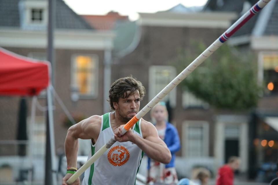 royvd10's tweet photo. Niet gesprongen, maar wel spierpijn.
Dag 1 @Urbanpolevault in Alphen was geslaagd! Straks richting Wormveer voor deel 2 ✌️🙏 #UPVS https://t.co/XYS6wDsFYs
