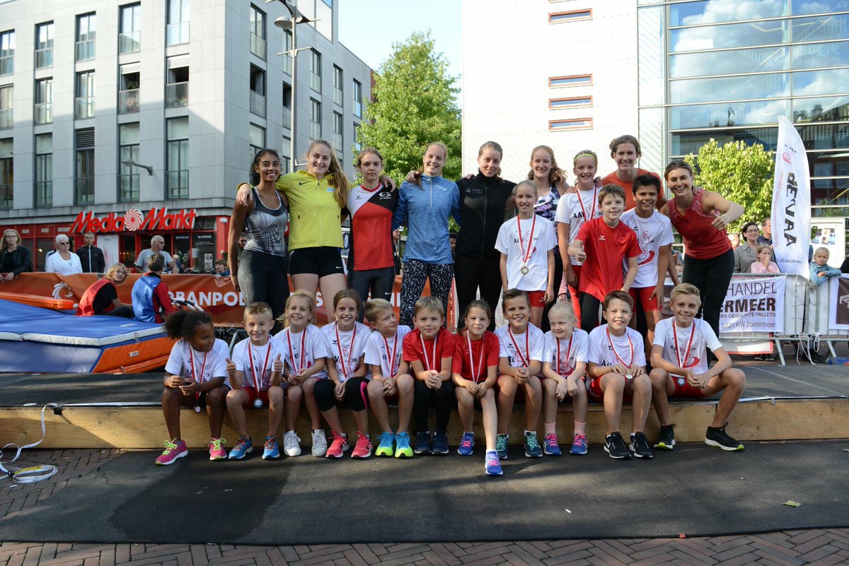 royvd10's tweet photo. Niet gesprongen, maar wel spierpijn.
Dag 1 @Urbanpolevault in Alphen was geslaagd! Straks richting Wormveer voor deel 2 ✌️🙏 #UPVS https://t.co/XYS6wDsFYs