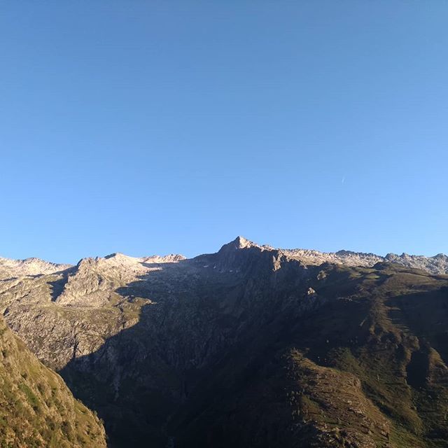 MonGr10's tweet photo. Ce matin départ 7h00 direction le Montcalm et la pica d'Estats.
.
.
.
#photooftheday #pictureoftheday #picture #photo #photography #love #instagood #mountains #montagne #beautiful #randonnée #trekking #nature #naturelover #pyrenees https://t.co/plKBety3uB https://t.co/72pQ3Fmx2J