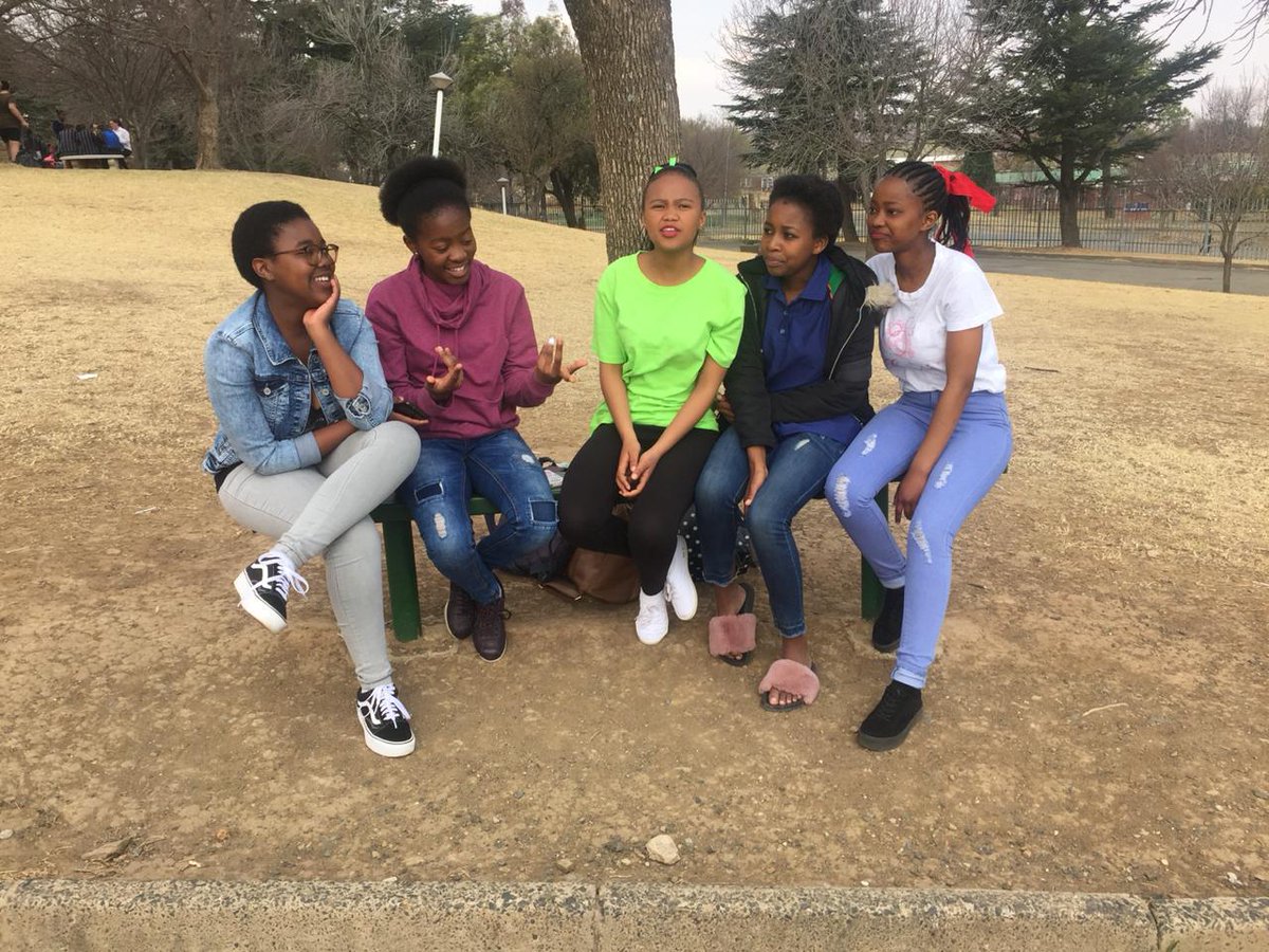 ZinhleZandii's tweet photo. Meme time๐๐๐ just check our faces! #UnexpectedPic๐ข https://t.co/ZcpjqiuxYJ