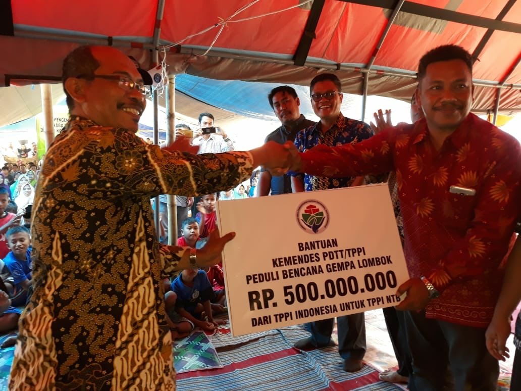 Mewakili Menteri Desa PDTT mengunjungi &amp; berdialog dg para pengungsi serta menyaksikan pemberian bantuan kemanuasiaan yg dikelola olh #PendampingDesa di Posko Pengendali Pengungsi pasca Gempa Bumi di Lombok. 8/9-2018. 

<a href="/EkoSandjojo/">Eko P. Sandjojo</a> <a href="/jokowi/">Joko Widodo</a> <a href="/anwsanusi/">Anwar Sanusi</a> @fachrilabalado  <a href="/KemenDesa/">Fast Track Travel</a>