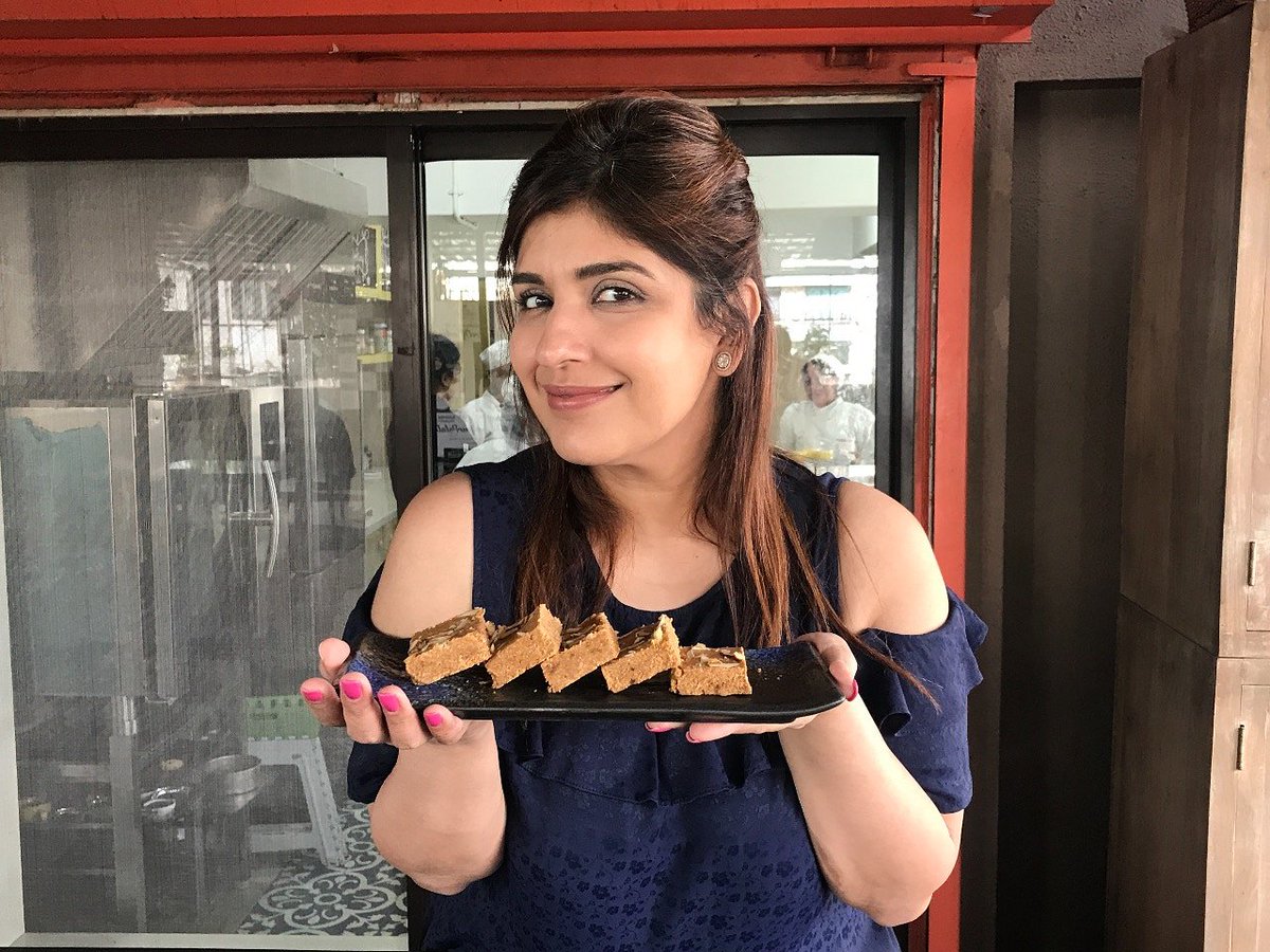Kuch meetha ho jaaye?

Let's give a sweet welcome to Lord Ganesha with this Besan ki Barfi💞

Stay tuned for my new Besan ki Barfi recipe on Facebook &amp; on YouTube.

#ganpati #recipe #barfi #festiverecipes #kuchmeethahojaye #lordganesha #sweetener #mithai #foodbond #palate