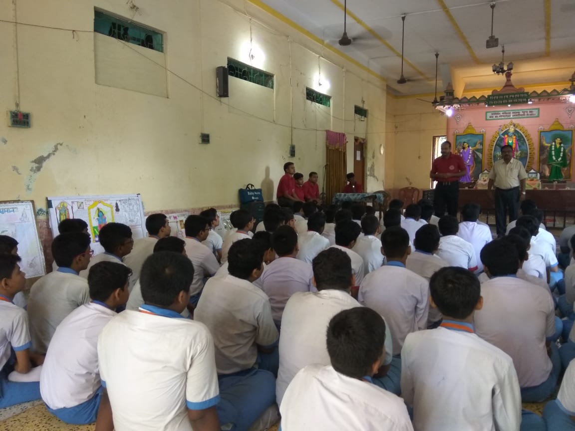 WBPolice's tweet photo. An awareness Program organised by #DisasterManagementGroup of SAP 8th Bn. Barrackpore between School students & give some basic tips for the safety from Natural calamities. https://t.co/ch9PBCCd5D