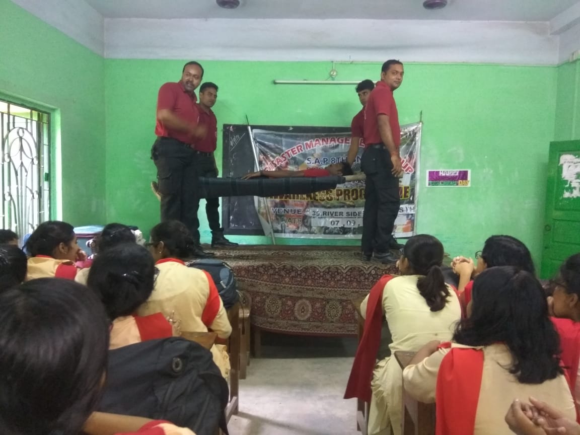 WBPolice's tweet photo. An awareness Program organised by #DisasterManagementGroup of SAP 8th Bn. Barrackpore between School students & give some basic tips for the safety from Natural calamities. https://t.co/ch9PBCCd5D